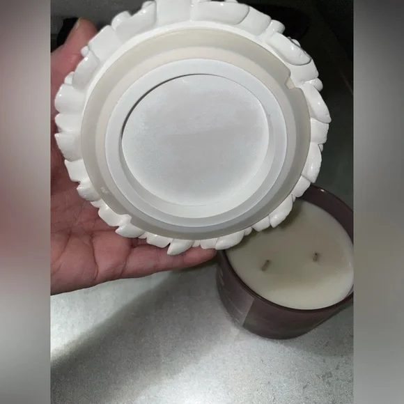 Bath & Body Works WHITE GARDENIA SNOW GLOBE EASTER BUNNY THREE WICK CANDLE - Picture 4 of 4